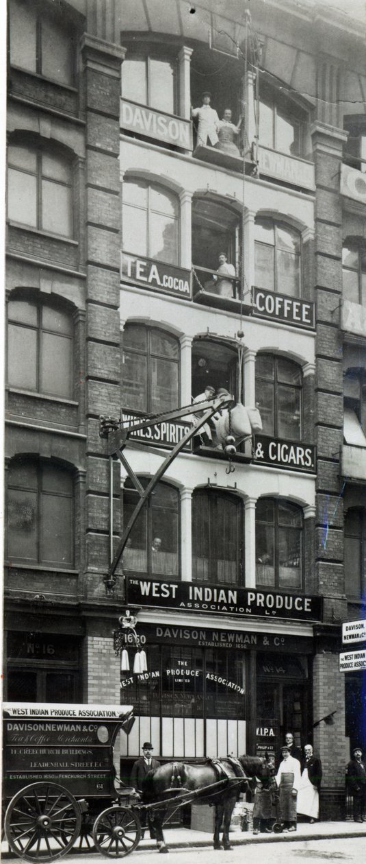 Davison Newman en co, Creechurch Lane, Londen ca.1920 door English Photographer