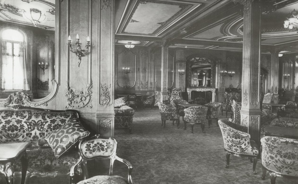 Eerste klas lounge, RMS Titanic, 04 januari 1912 door English Photographer