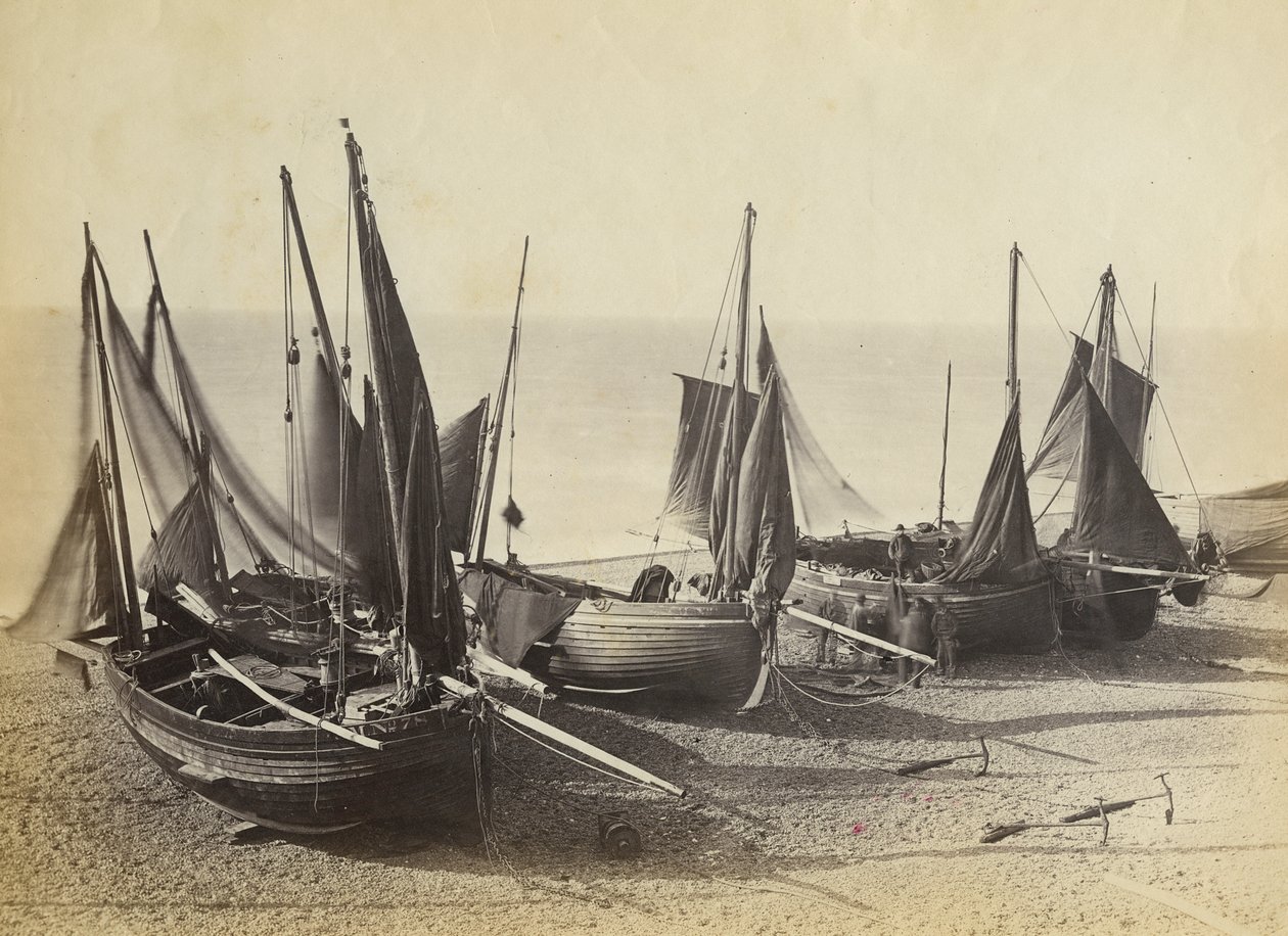 Vissersboten op het strand van Shoreham-by-Sea, ca. 1880 door English Photographer