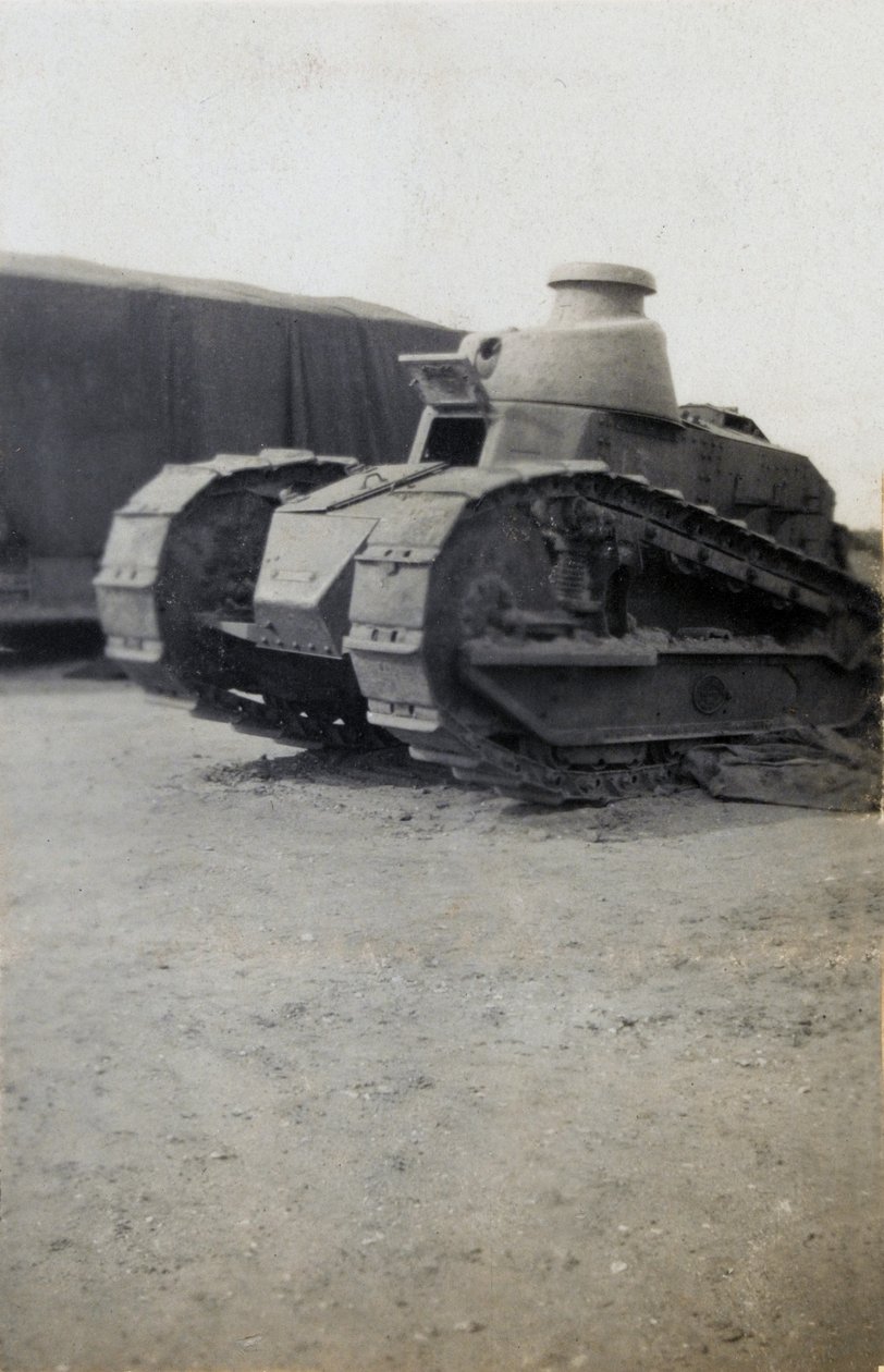 Franse Renault FT17 tank tijdens gevechtsoefeningen op Lulworth ranges, 1919 door English Photographer