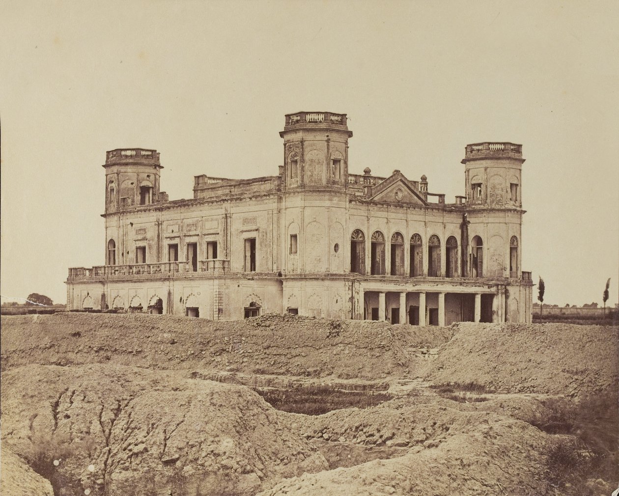 Indiaas paleis, ca. 1858 door English Photographer