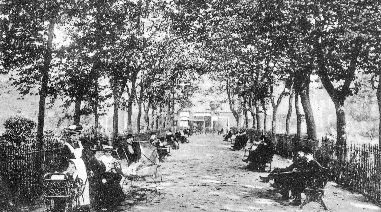 Islington Green, ca. 1900 door English Photographer