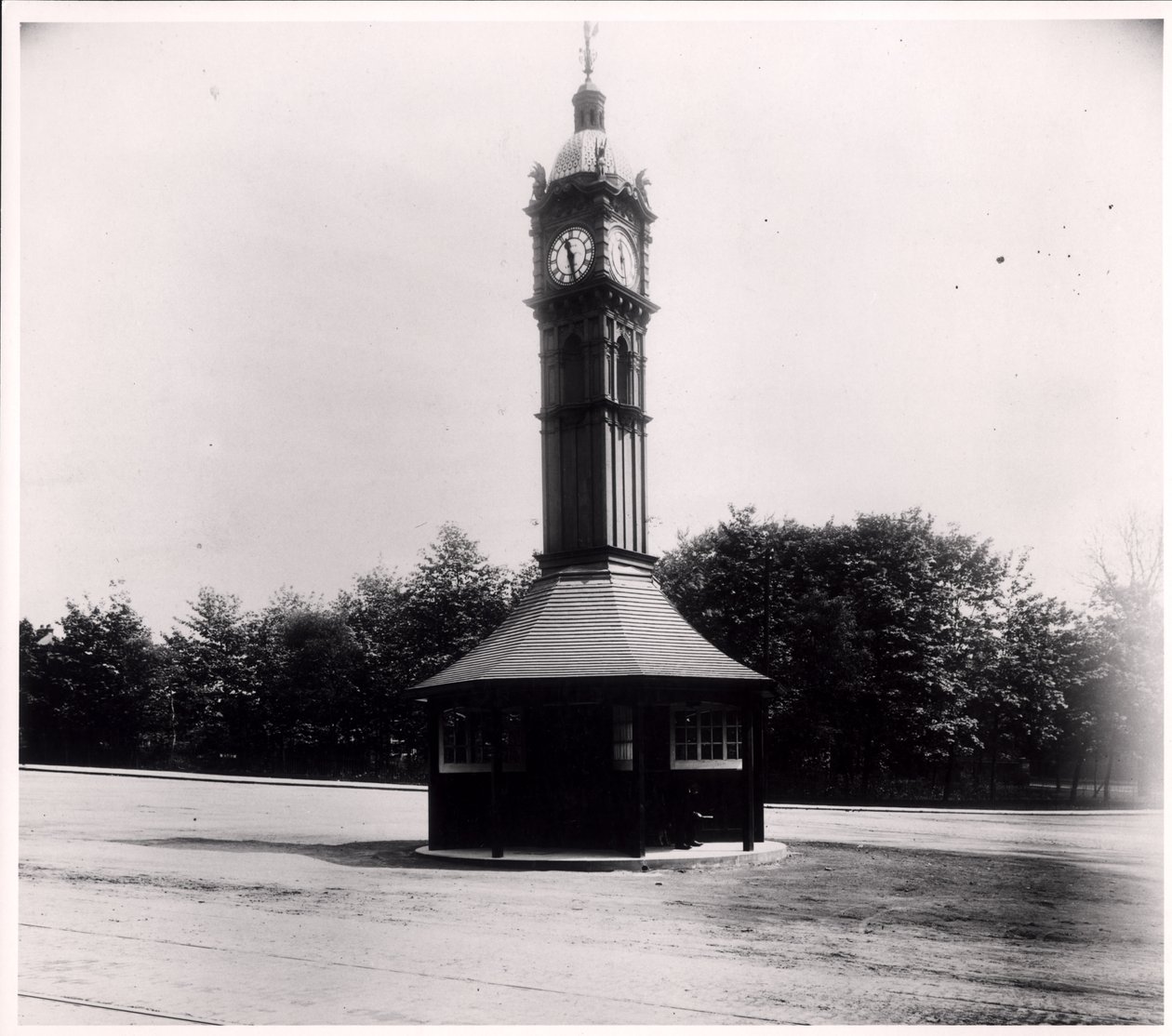 Oakwood Klok, gemaakt door Potts & Sons, oorspronkelijk in Kirkgate Market Hall, Leeds, 1914 door English Photographer