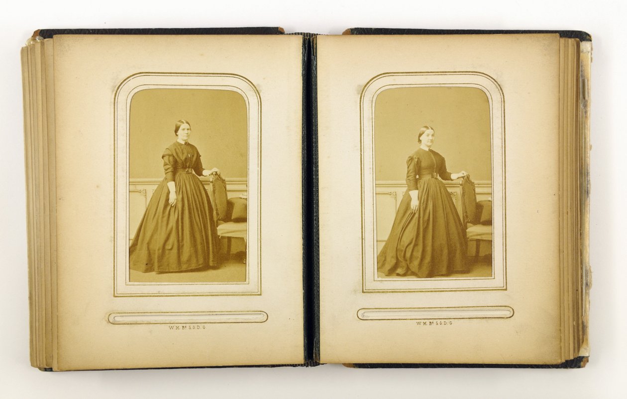 Fotoalbum met 31 carte de visite, 1867 door English Photographer