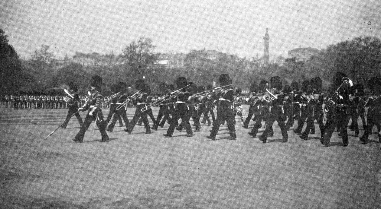 Oefenen voor de verjaardagsparade, illustratie uit The King, 25 mei 1901 door English Photographer