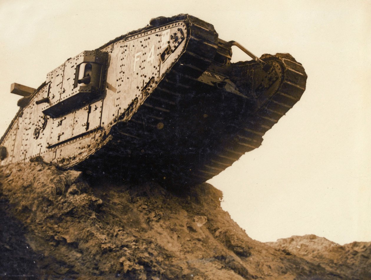 Tank, 1916-17 door English Photographer