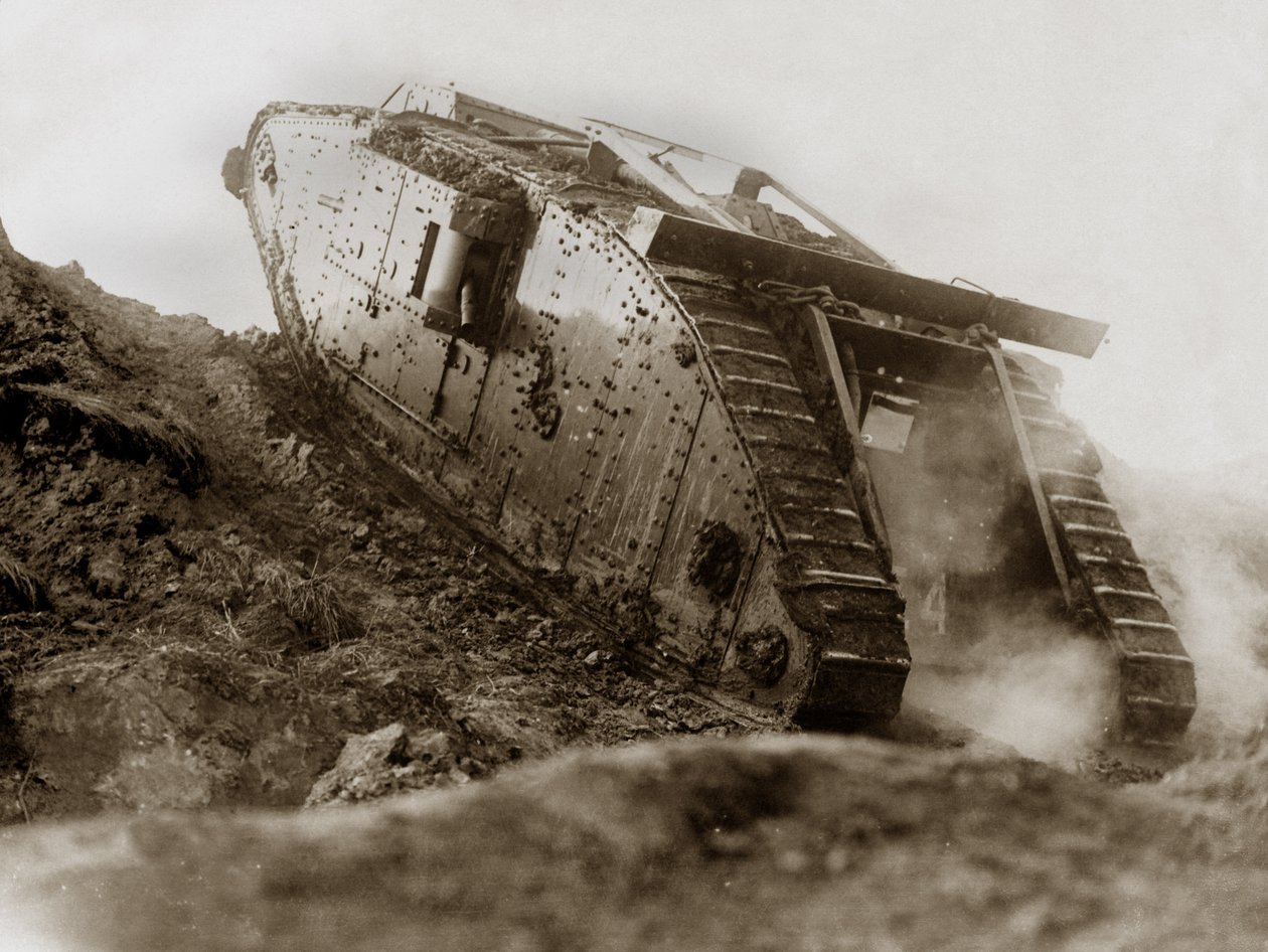 Tank in actie door English Photographer