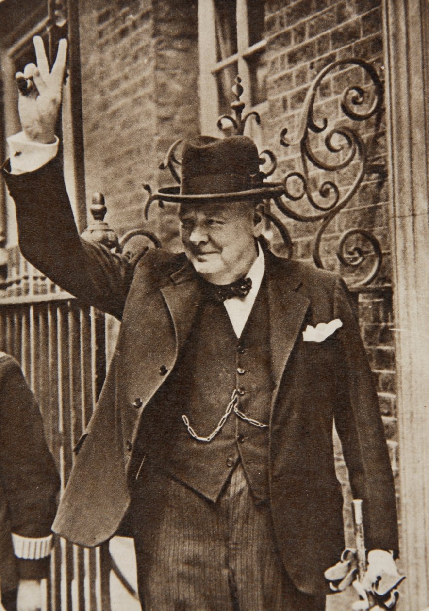 De Victory V (fotogravure) door English Photographer