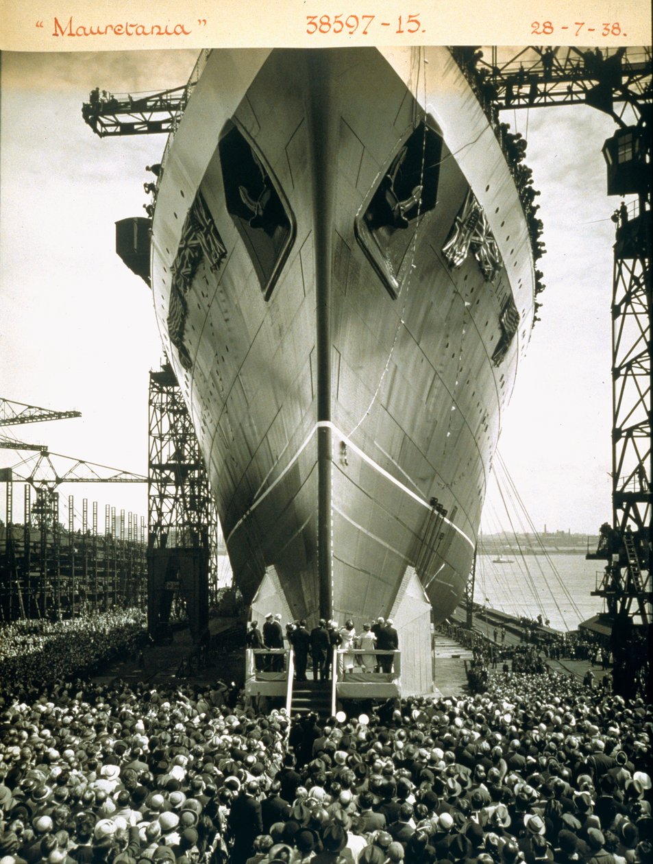 De tewaterlating van de RMS Mauretania, 28 juli 1938 door English Photographer