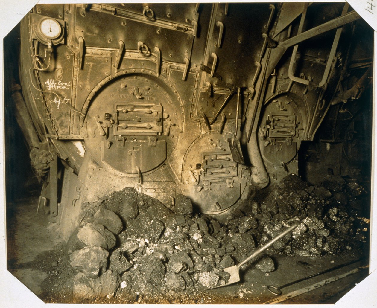 De stookruimte van de RMS Aquitania door English Photographer