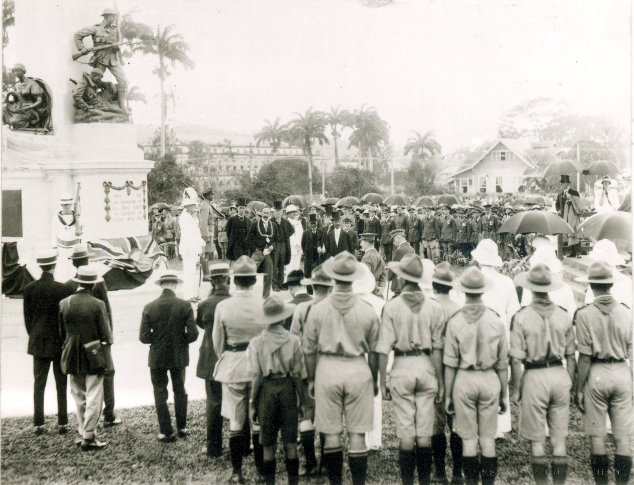 Onthulling van het oorlogsmonument, Port of Spain, Trinidad, ca. 1920 door English Photographer