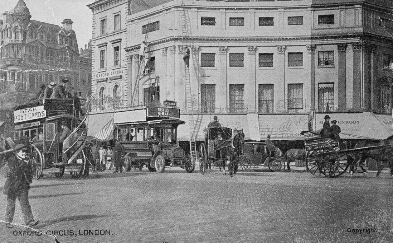Zicht op Oxford Circus, ca. 1900 door English Photographer