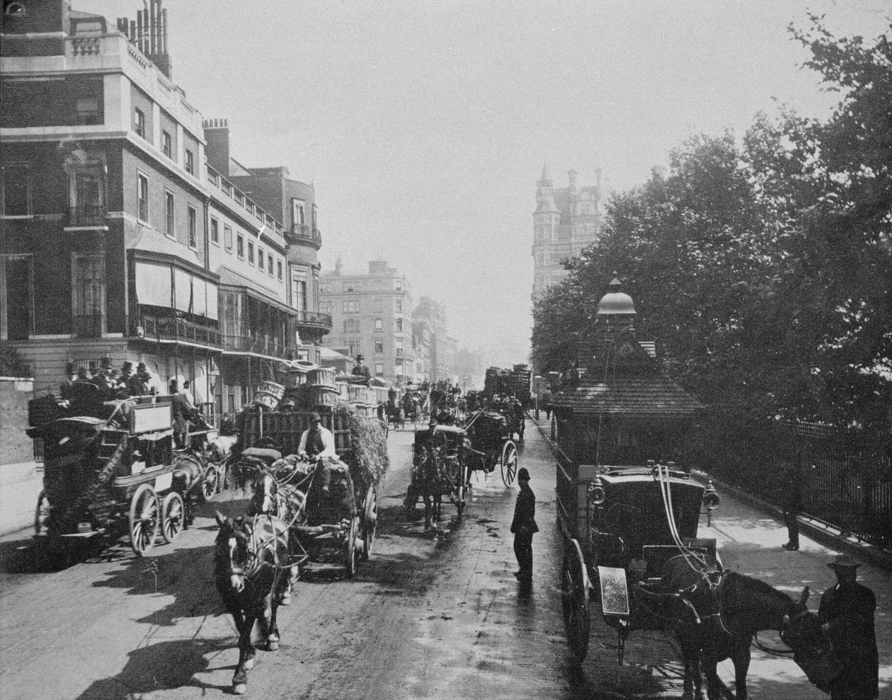 Zicht op Piccadilly, ca. 1900 door English Photographer