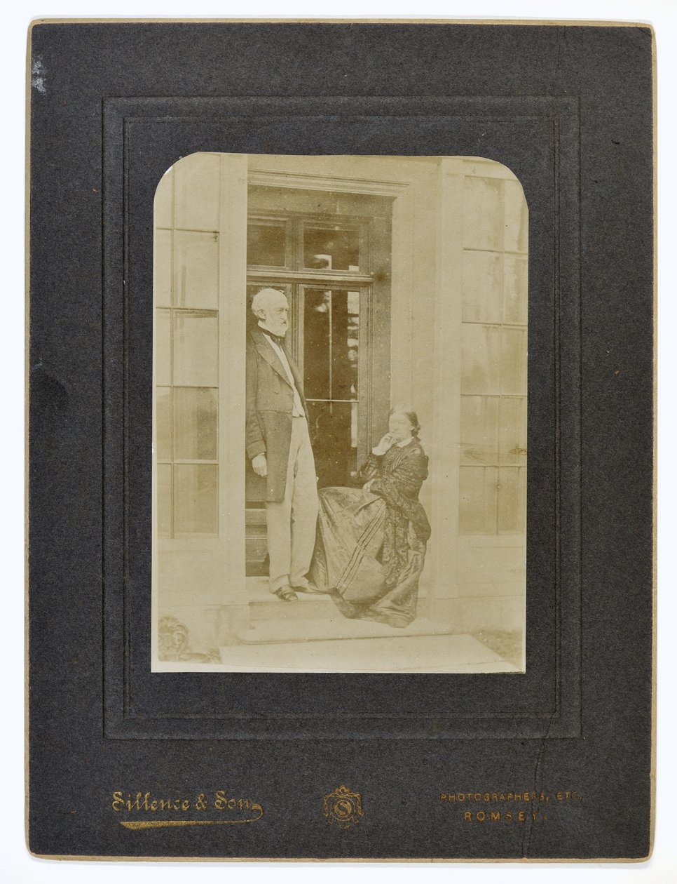 W.E. Nightingale en Frances Parthenope, Lady Verney, ca. 1870 door English Photographer