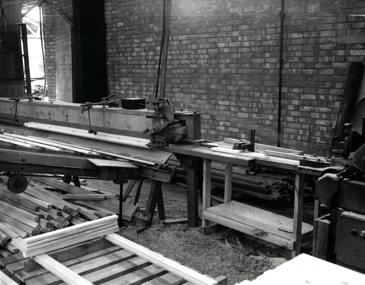 Houtbewerking, ca. 1960 door English Photographer