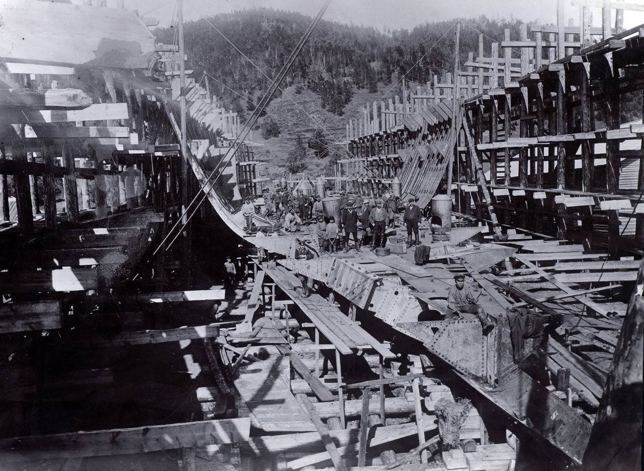 Yard no. 647, Baikal. De ijsbrekende treinveerboot Baikal in aanbouw bij het Baikalmeer, 1896 door English Photographer