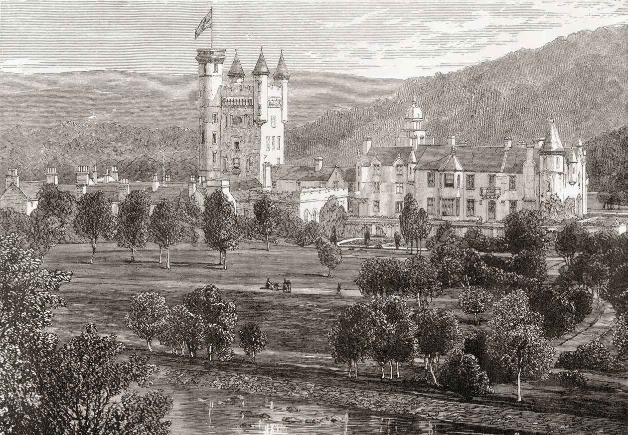 Balmoral Castle, Aberdeenshire, gezien vanaf de rivier Dee, uit 