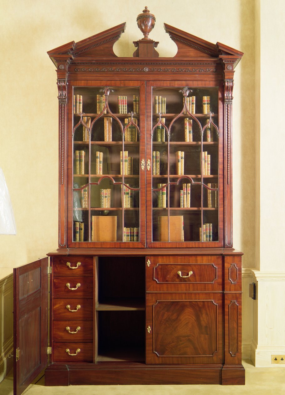 Gebroken fronton bureau boekenkast, door Chippendale, 18e eeuw door English School