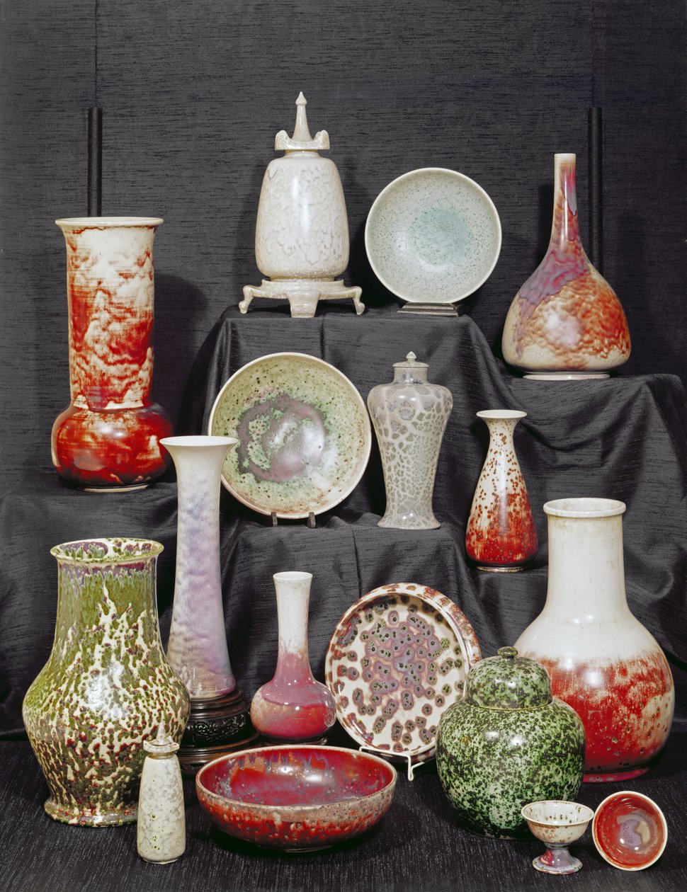 Collectie van Ruskin aardewerk door English School