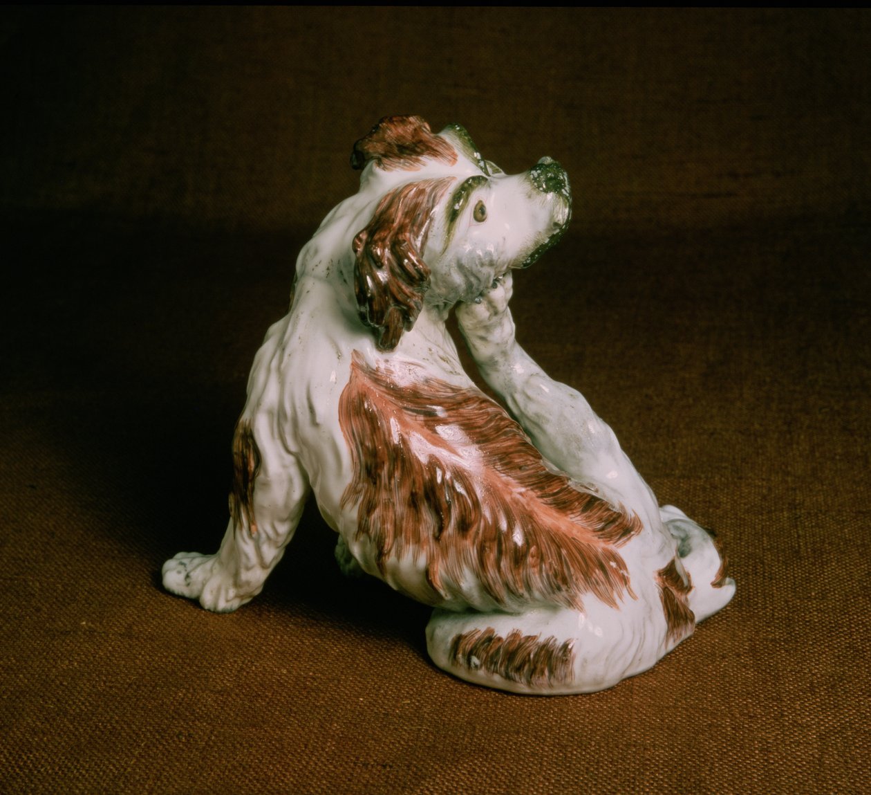 Derby figuur van een King Charles spaniel, Chelsea-Derby periode, ca. 1780 door English School