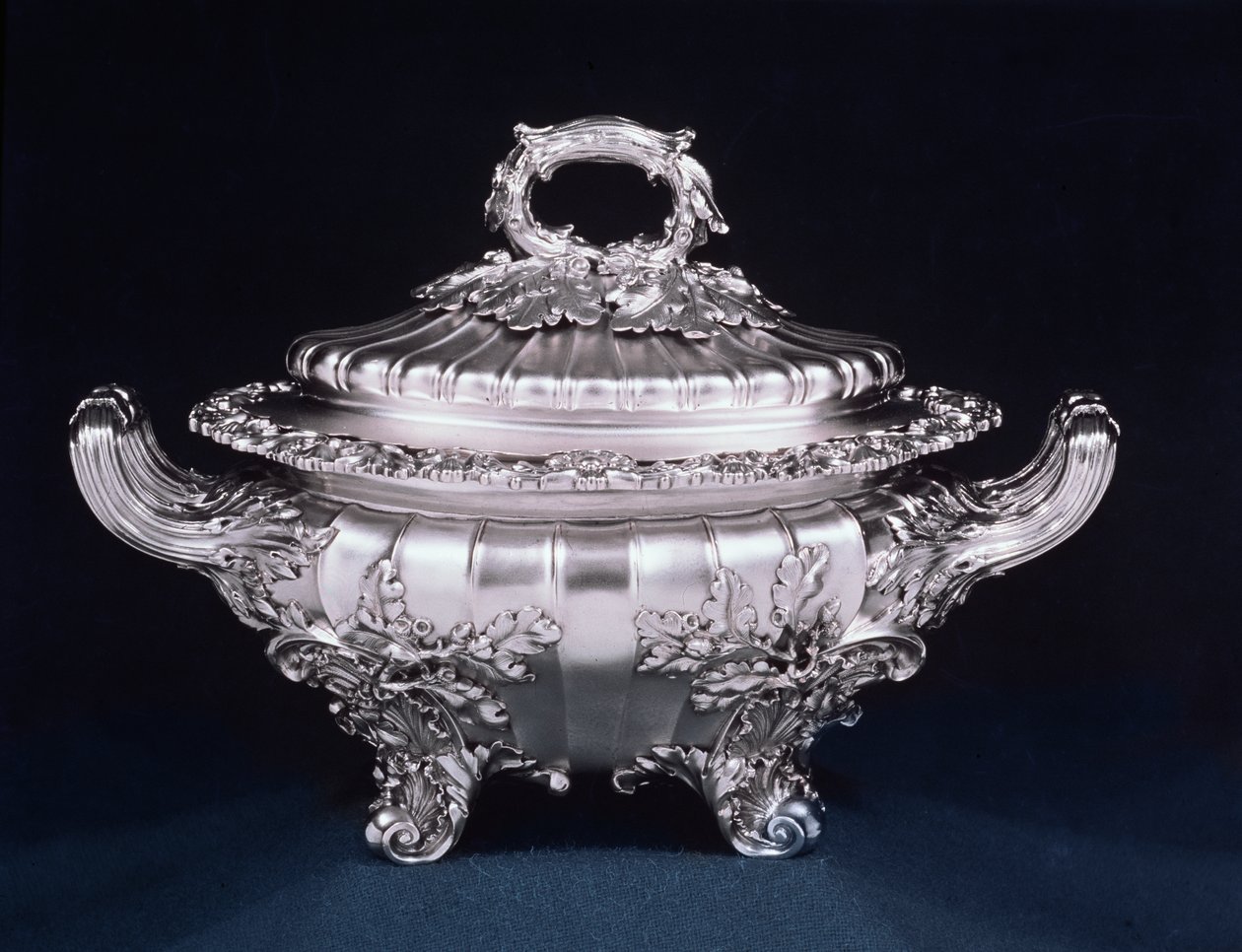 Soepterrine, een van een paar, gemaakt door Paul Storr in Dean Street Workshop van Rundell Bridge und Rundell, Londen, 1819-20 door English School
