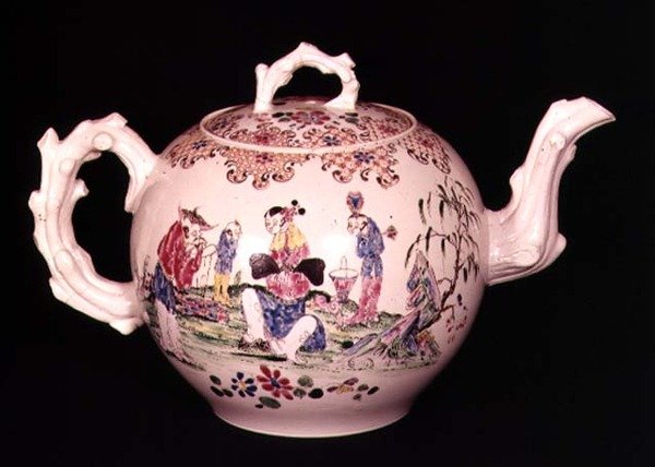 Staffordshire punch pot, ca. 1755 door English School