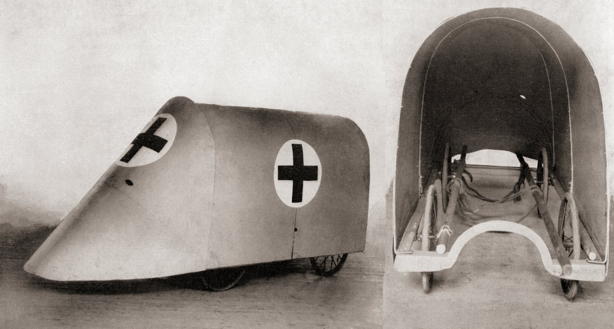Een kogelvrij brancarddeksel voor het redden van gewonden en brancarddragers tussen loopgraven tijdens de Eerste Wereldoorlog, uit The Illustrated War News, 1915 door English Photographer
