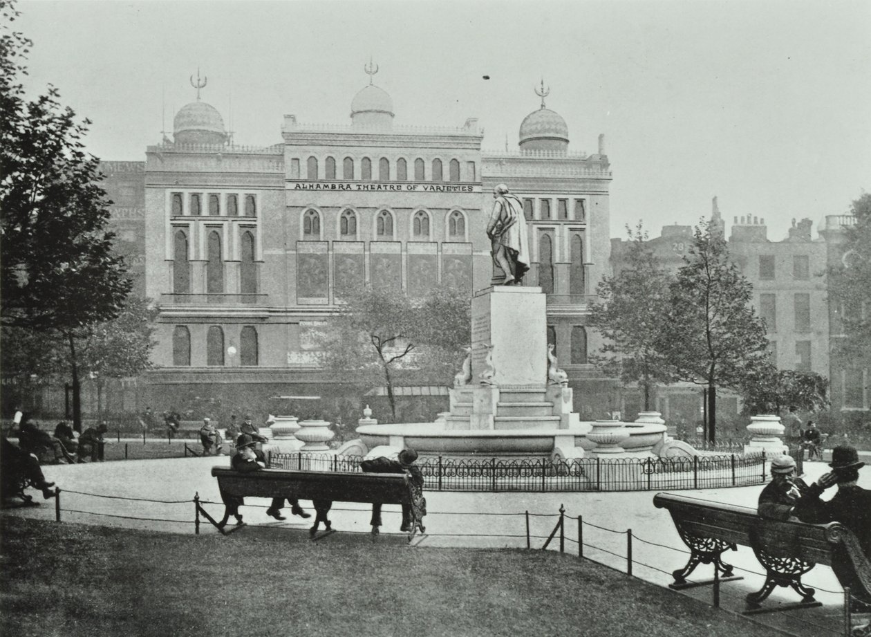 Alhambra, Leicester Square, Westminster: oostzijde, 1895 door English Photographer