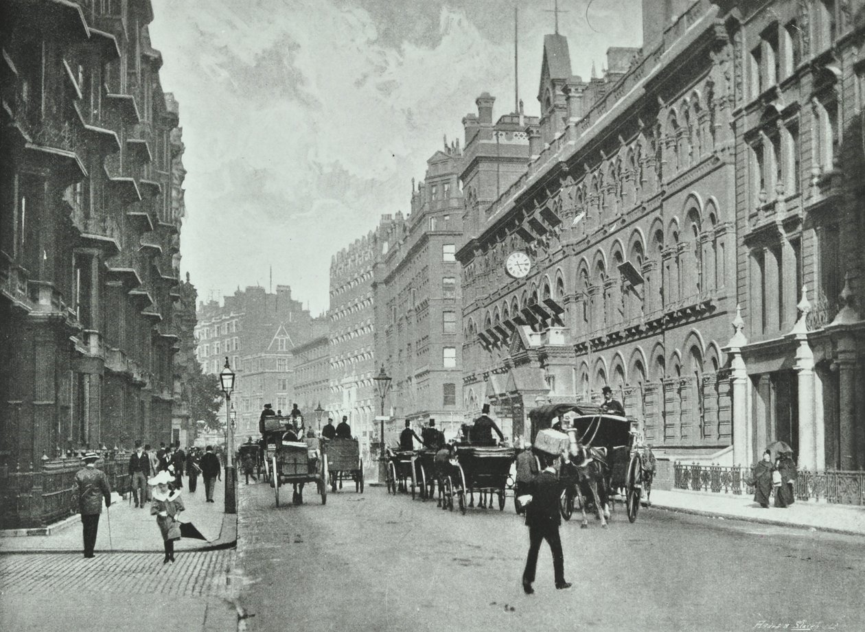 Army and Navy Stores, Victoria Street, Westminster: oostwaarts bij Francis Street, 1895 door English Photographer