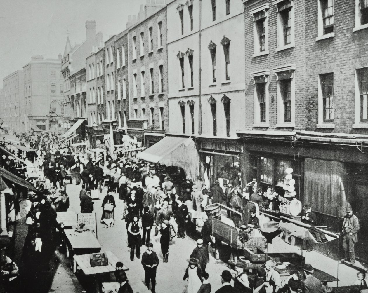 Brick Lane Market, Brick Lane: algemeen uitzicht, 1895 door English Photographer