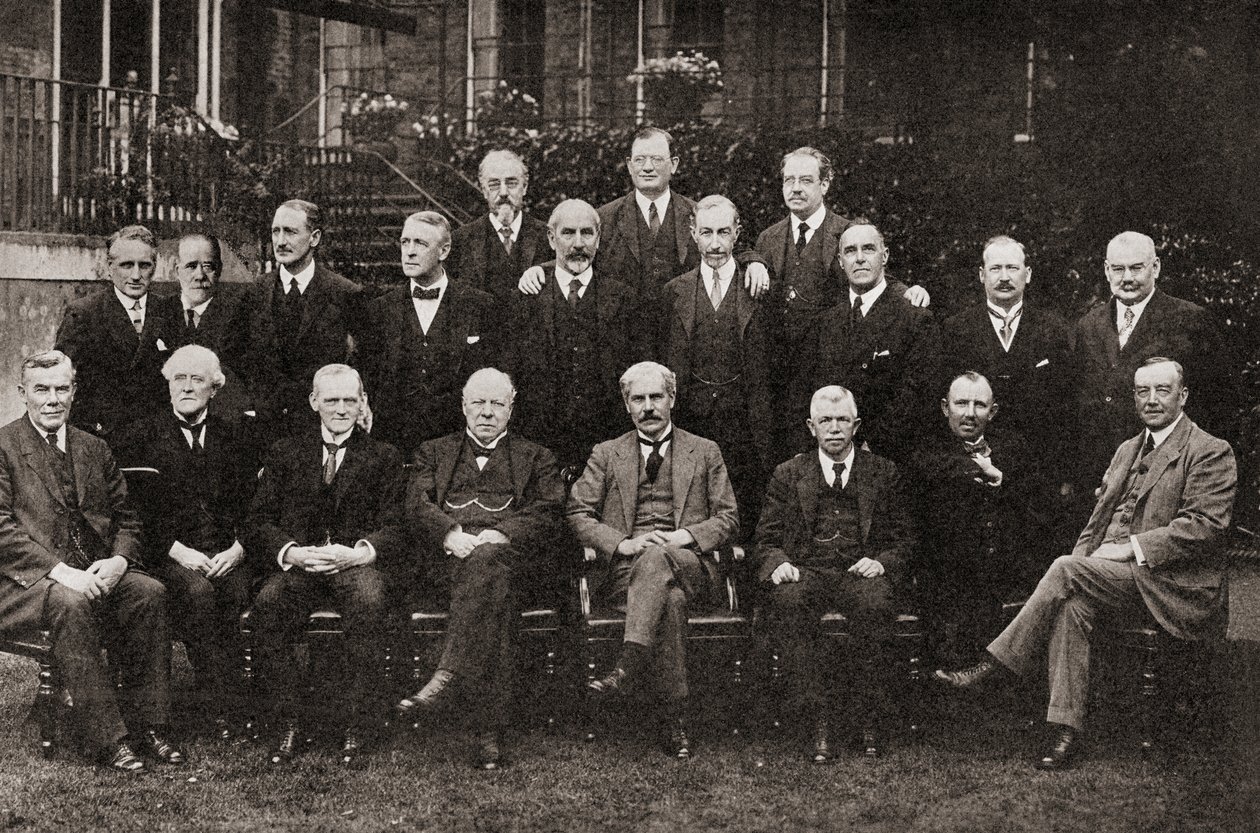 Eerste Labour-regering van Groot-Brittannië in 1924, uit Het Verhaal van Vijfentwintig Jaar, gepubliceerd 1935 door English Photographer