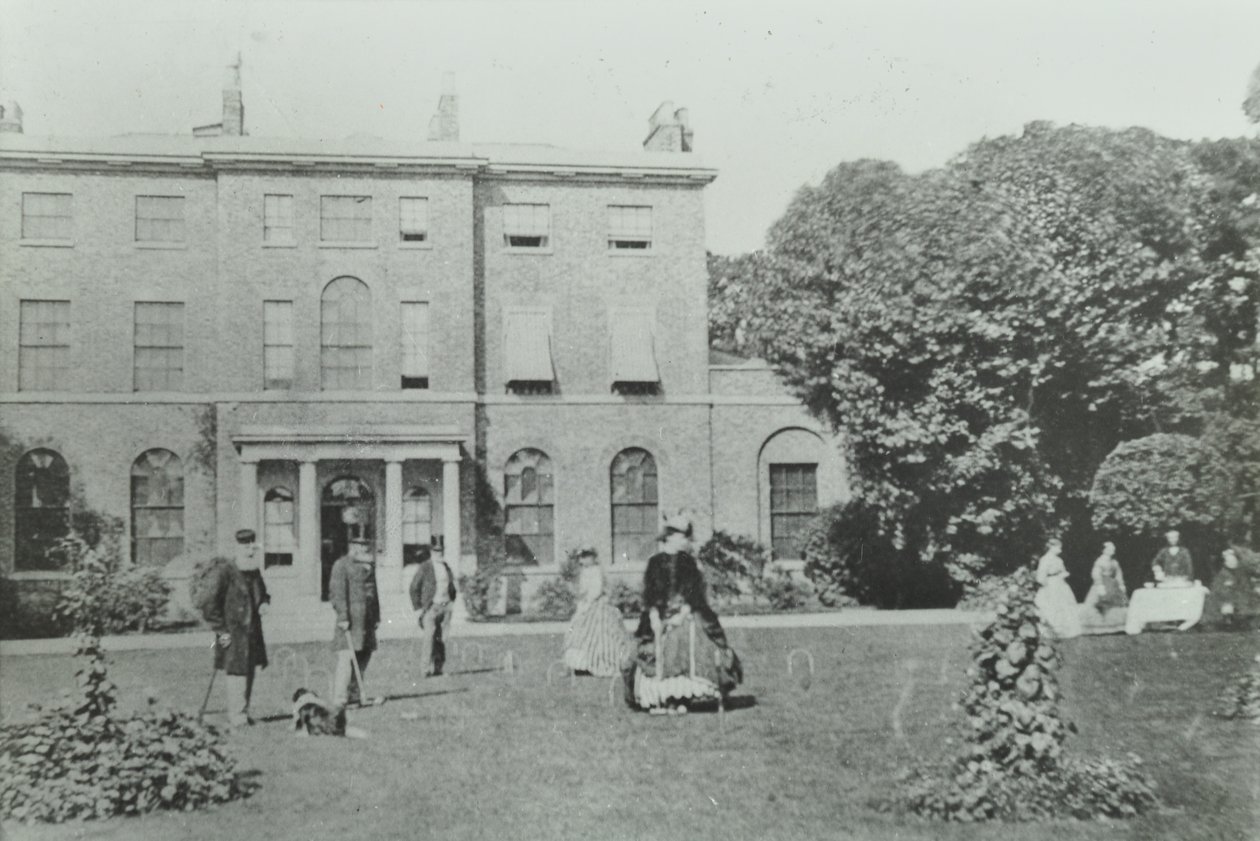 Broomwood House, Broomwood Road: achtergevel, Londen, 1890 door English Photographer