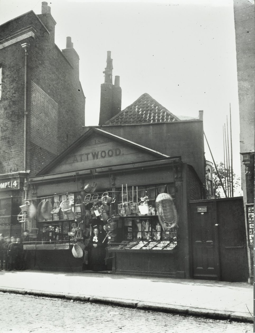 Evelyn Street: bij Deptford High Street, Londen, 1899 door English Photographer