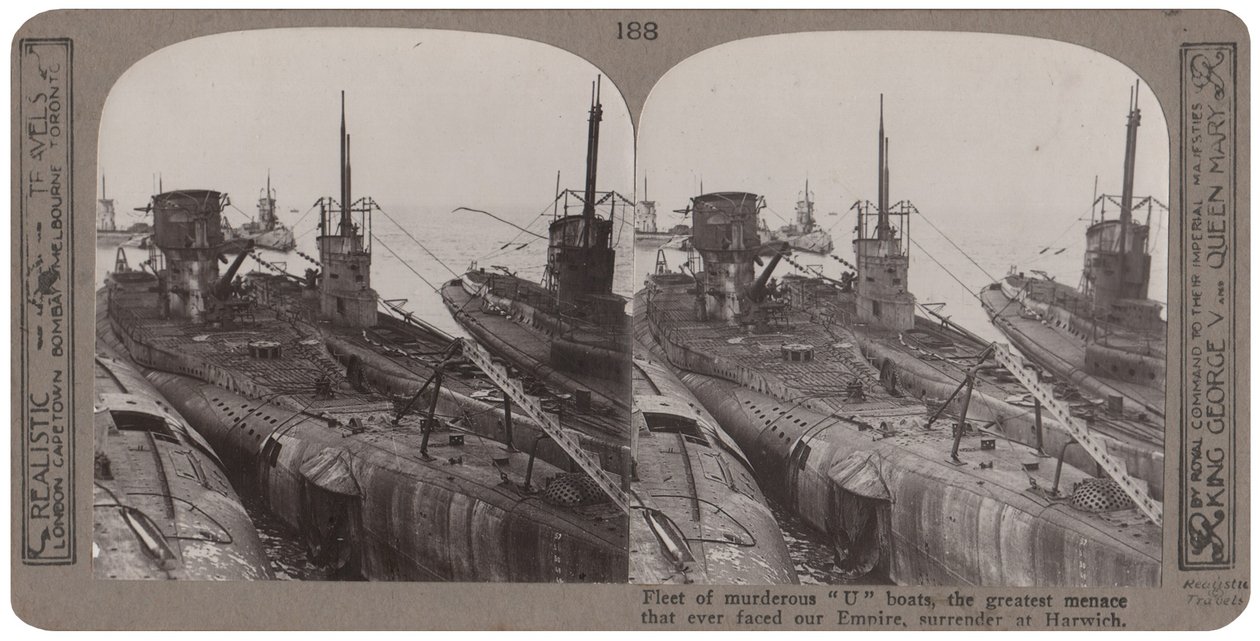 Vloot van moorddadige U-boten, de grootste bedreiging die ons rijk ooit heeft gekend, geeft zich over in Harwich, november 1918 door English Photographer