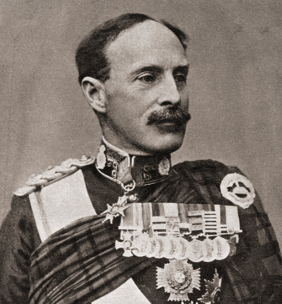 Generaal Sir Ian Standish Monteith Hamilton, uit The Illustrated War News, 1915 door English Photographer