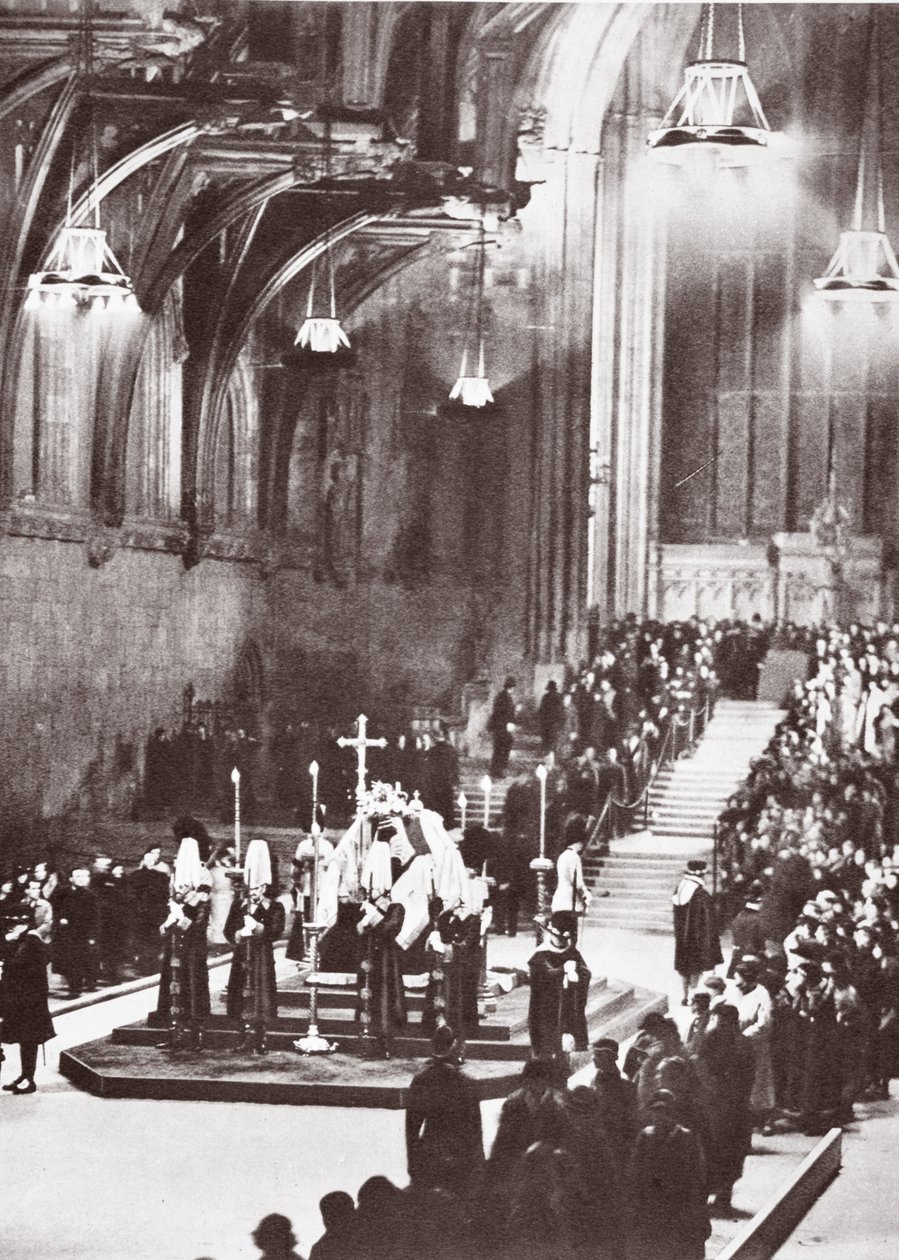 George V opgebaard in Westminster Hall, 1936 door English Photographer