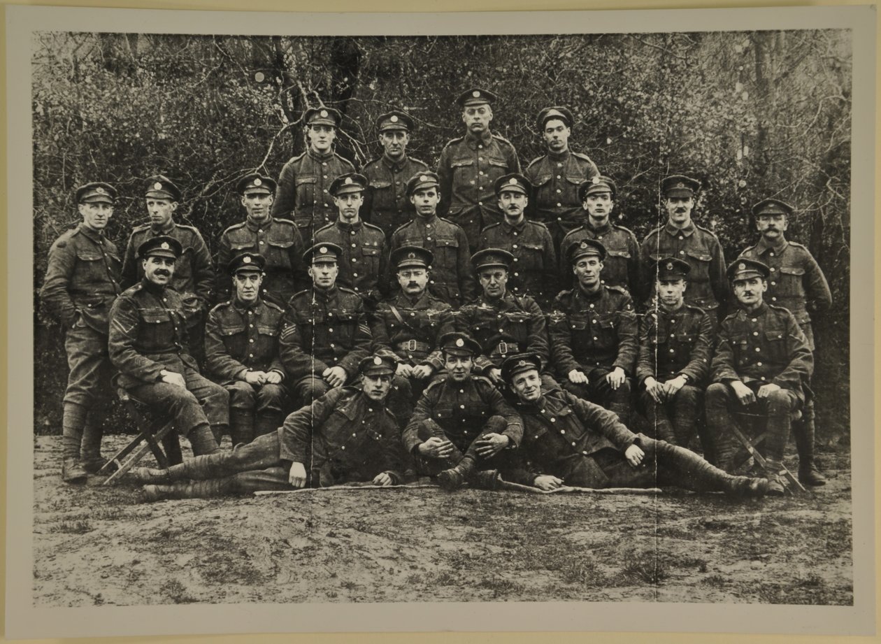 Groepsportret, mogelijk de Leicester Royal Horse Artillery, 1914-15 door English Photographer