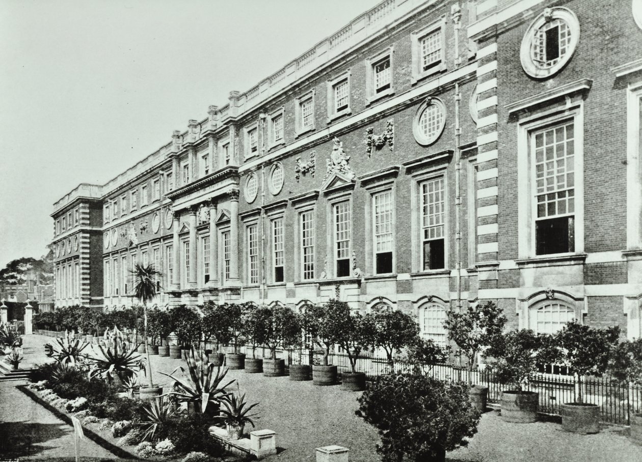 Hampton Court Palace, Hampton Court Road, Richmond: The Terrace, Wrens Court, 1896 door English Photographer