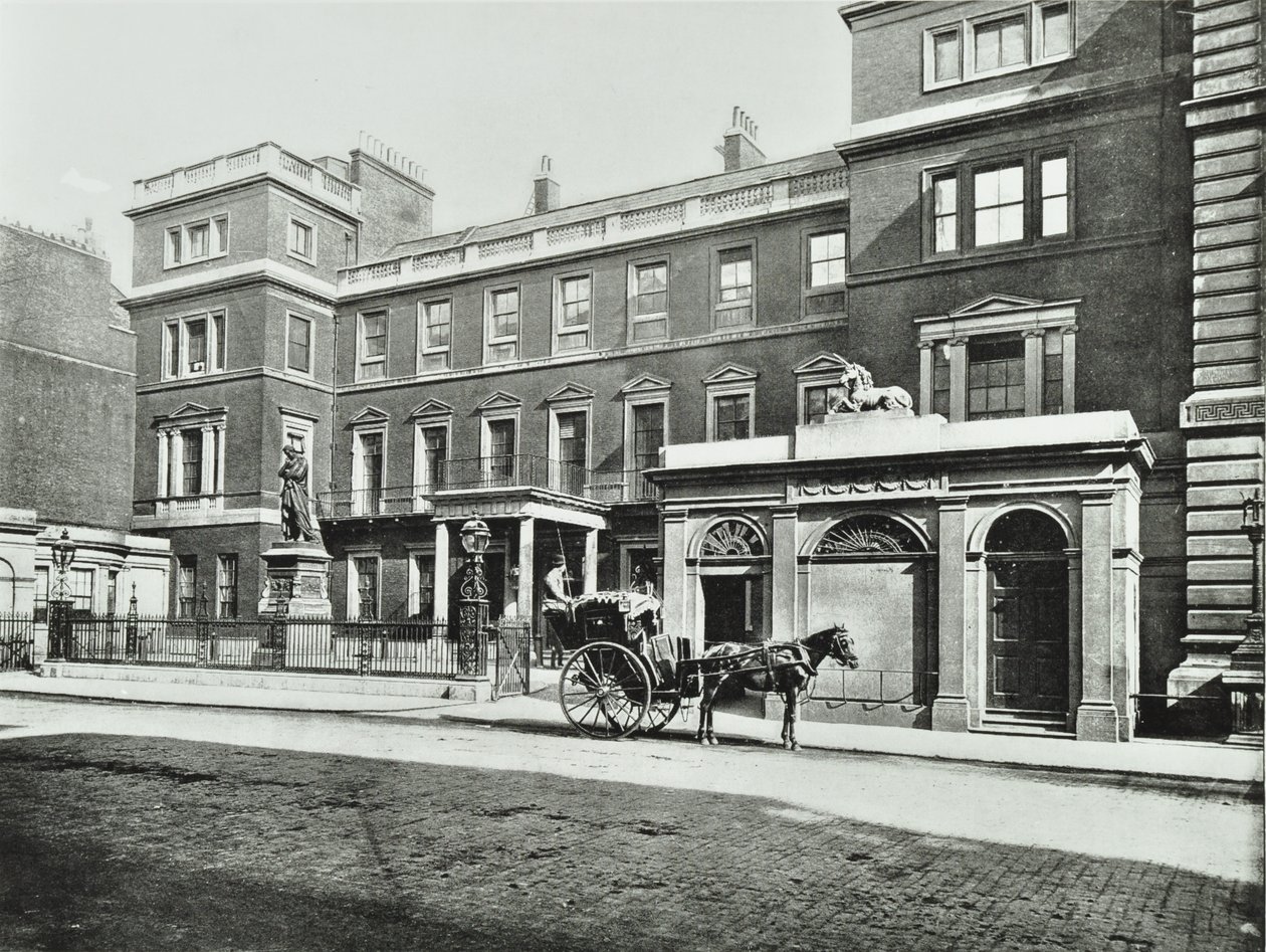Hansom cab buiten het oorlogsministerie Pall Mall, Willis Collection, 1890 door English Photographer