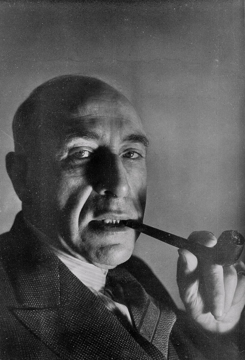 Harry Price door English Photographer