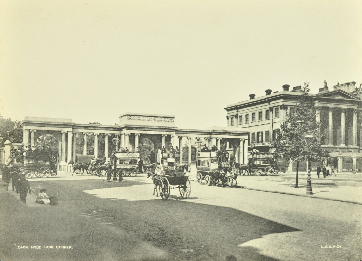 Hyde Park Corner, Westminster: noordwaarts, 1896 door English Photographer