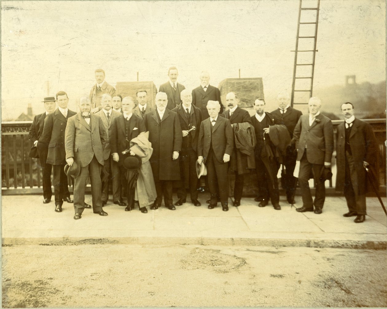 Kirkstall Bridge reconstructie, geopend door wethouder F. M. Lupton, J.P., 28 juni 1912 door English Photographer