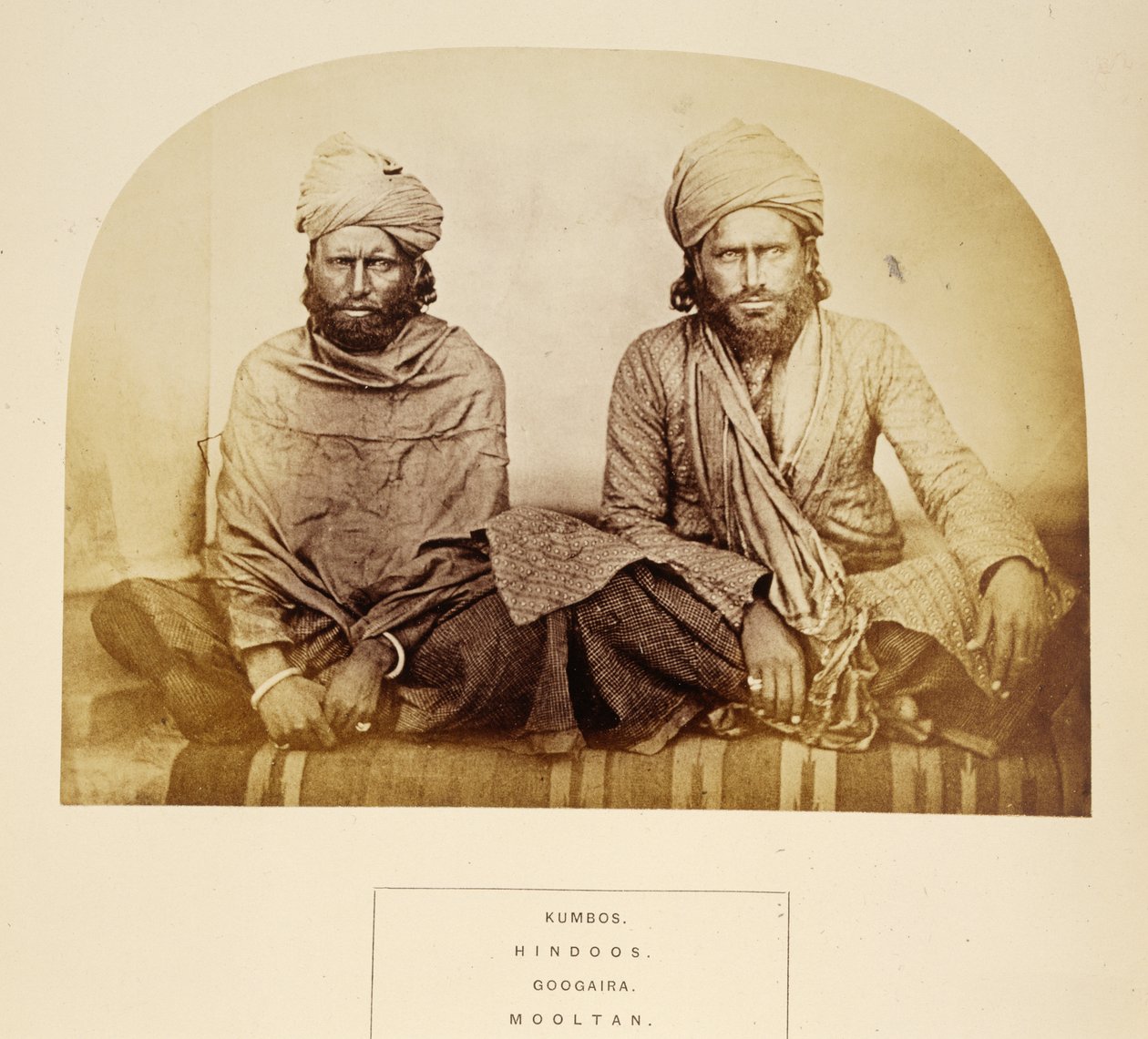 Kumbos, Hindoes, Googaira, Mooltan, uit Het Volk van India, door J. Forbes Watson, gepubliceerd 1868 door English Photographer