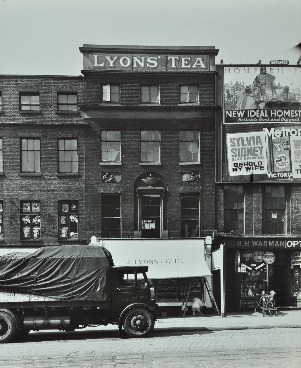 Lyons Coffee House, 7 Blackfriars Road, 1935 door English Photographer