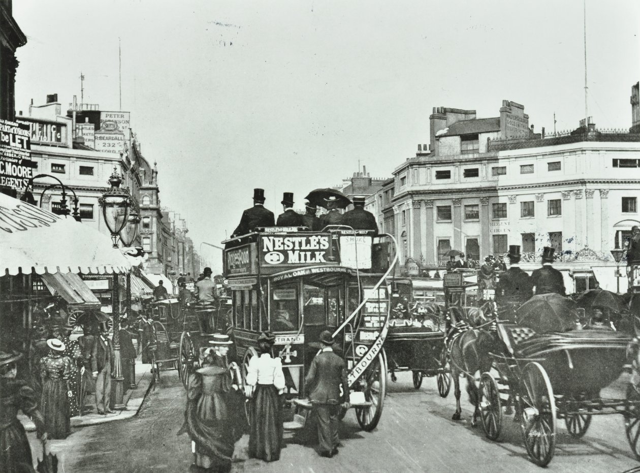 Oxford Circus, Westminster LB: kijkend naar het oosten, 1895 door English Photographer