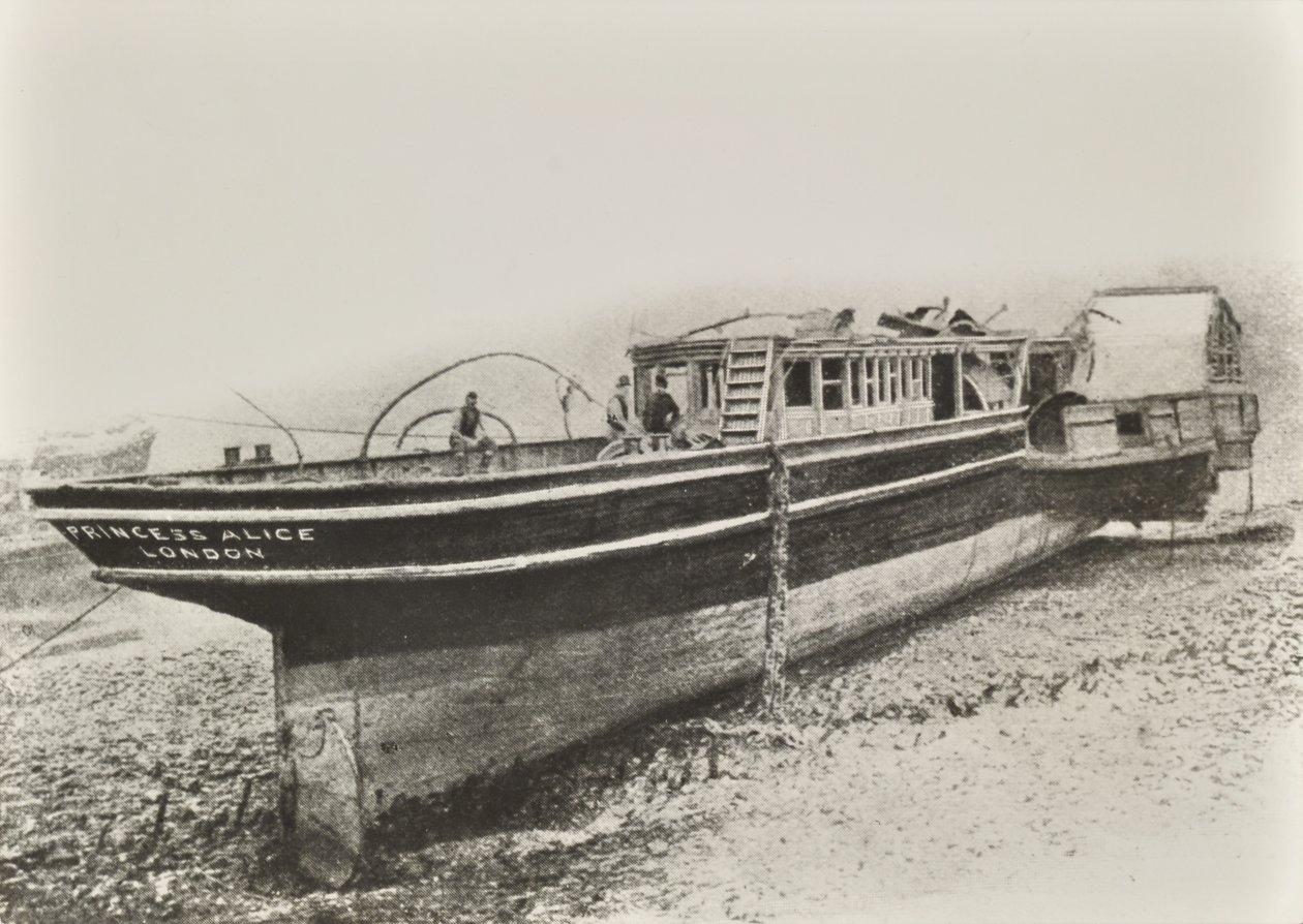Princess Alice: na te zijn opgehaald uit de Theems, Londen, 1889 door English Photographer