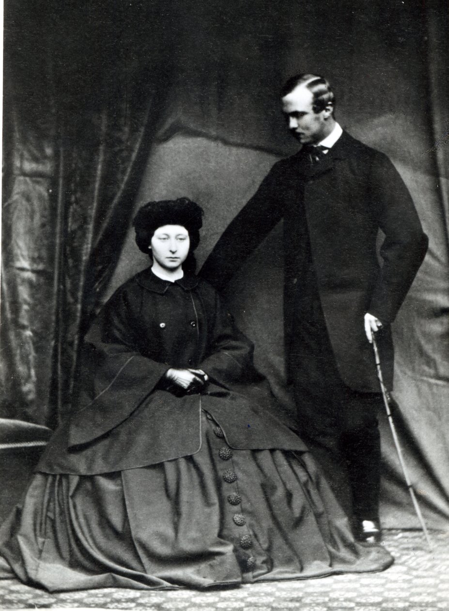 Prinses Alice en Prins Ludwig van Hessen, 1860 door English Photographer