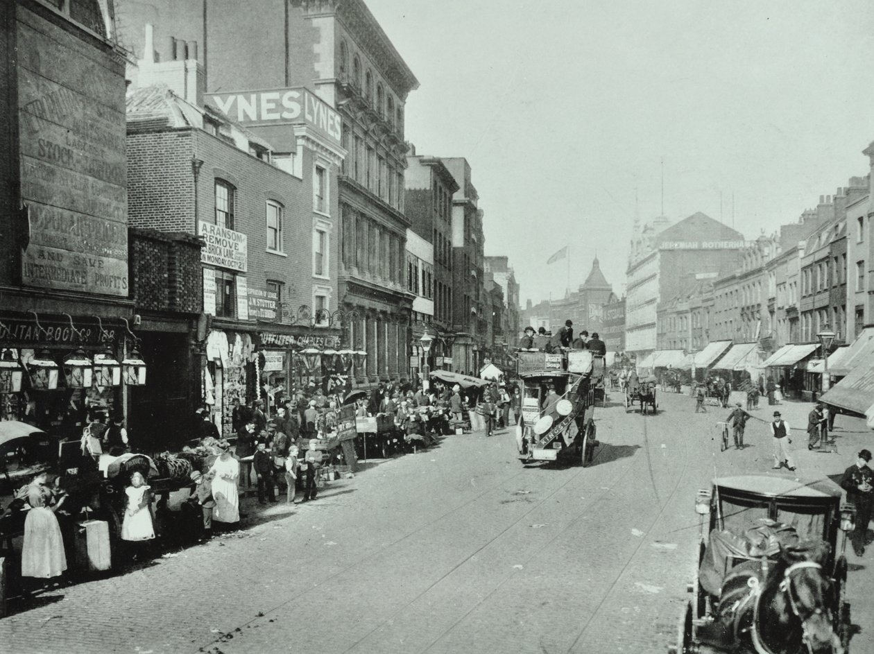Shoreditch High Street: kijkend naar het noorden, 1896 door English Photographer