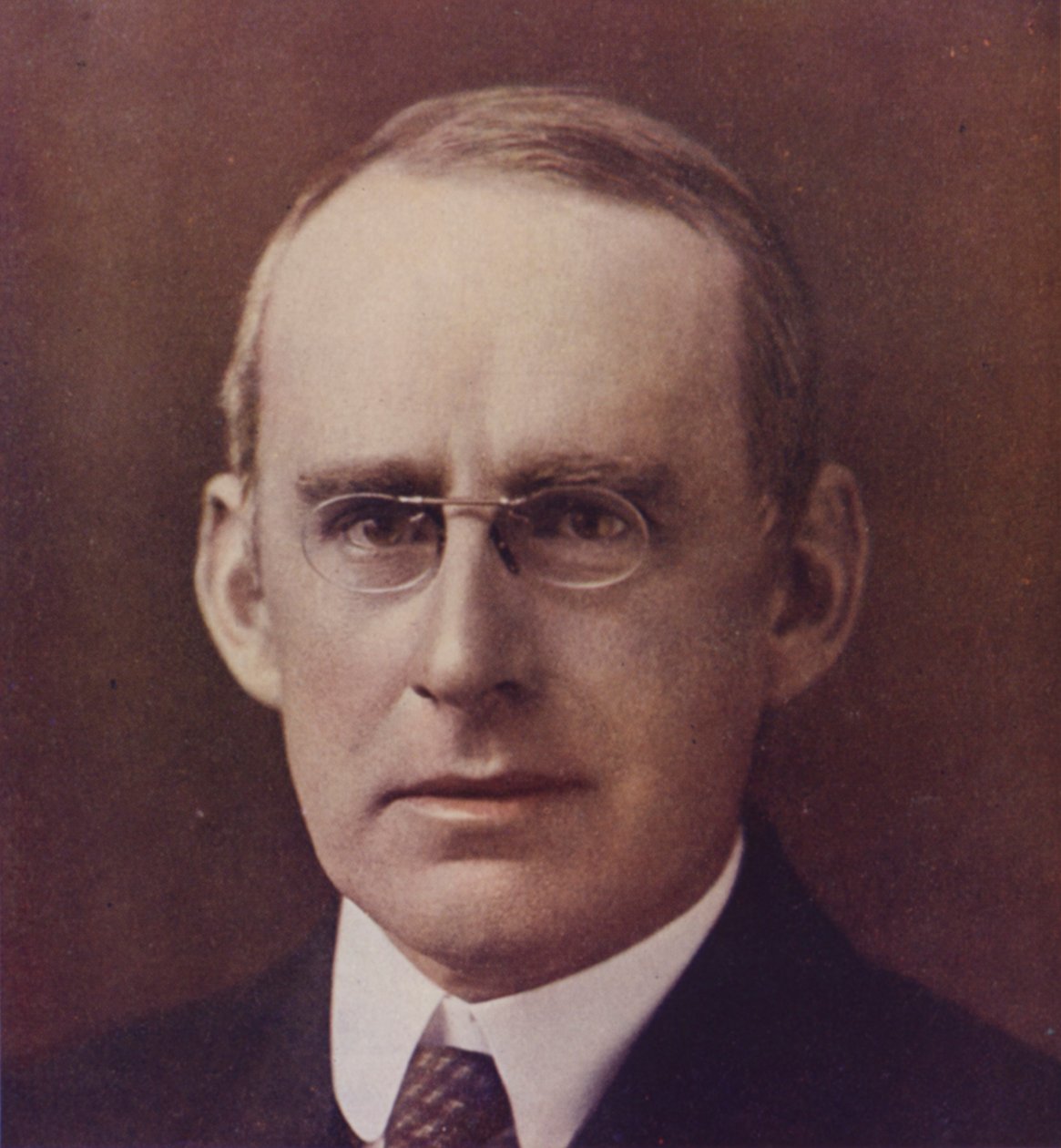 Sir Arthur Eddington, Brits astronoom, natuurkundige en wiskundige (kleurenfoto) door English Photographer