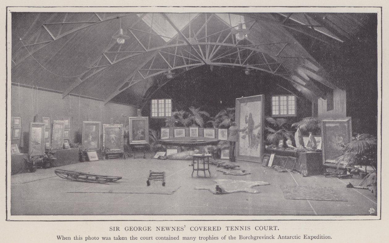 Sir George Newnes overdekte tennisbaan (z/w foto) door English Photographer